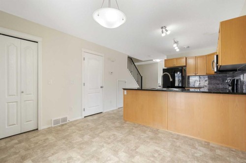 321 Sunrise Terrace Ne, High River, AB - Indoor Photo Showing Kitchen