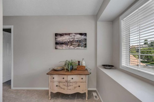 480 Douglas Glen Point Se, Calgary, AB 