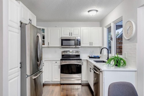 384 Midvalley Drive Se, Calgary, AB 