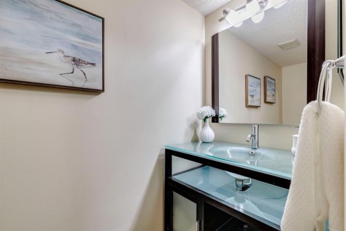 384 Midvalley Drive Se, Calgary, AB 