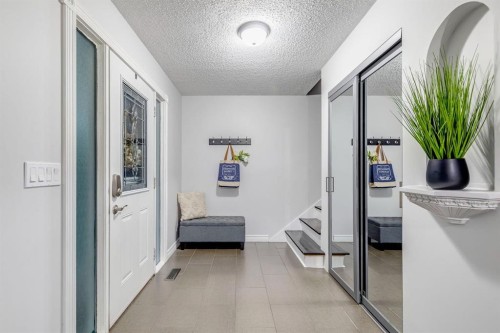 384 Midvalley Drive Se, Calgary, AB 