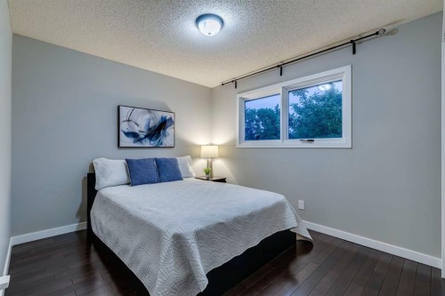 384 Midvalley Drive Se, Calgary, AB 
