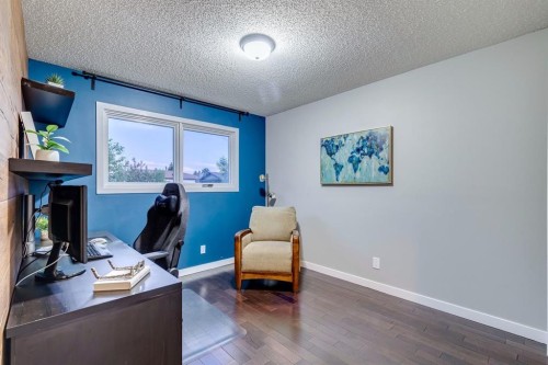 384 Midvalley Drive Se, Calgary, AB 