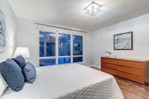 384 Midvalley Drive Se, Calgary, AB 
