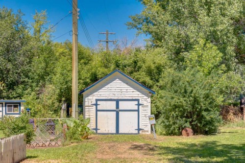235 5 Street, Drumheller, AB 