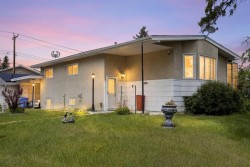1016 Hunterdale Place NW Calgary, AB T2K 4R7