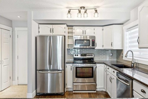 79 Millside Crescent Sw, Calgary, AB 