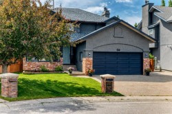 47 Canterbury Court SW Calgary, AB T2W 6C2