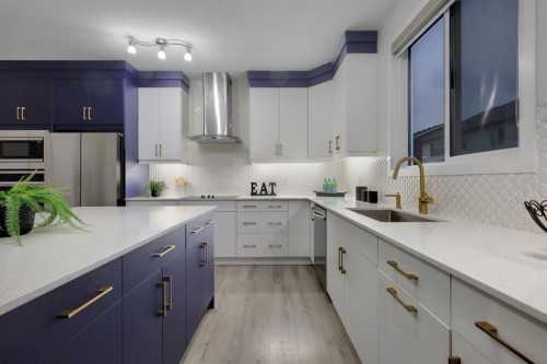610 Southwinds Close Sw, Airdrie, AB - Indoor Photo Showing Kitchen With Upgraded Kitchen