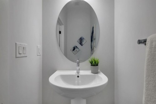 610 Southwinds Close Sw, Airdrie, AB - Indoor Photo Showing Bathroom