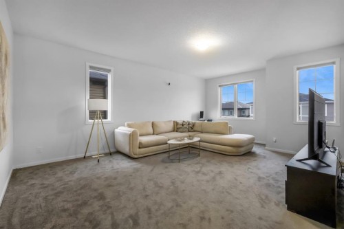 610 Southwinds Close Sw, Airdrie, AB - Indoor Photo Showing Living Room