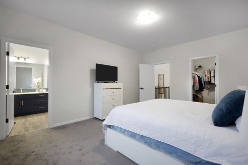 610 Southwinds Close Sw, Airdrie, AB - Indoor Photo Showing Bedroom