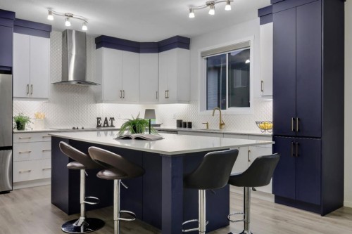 610 Southwinds Close Sw, Airdrie, AB - Indoor Photo Showing Kitchen With Upgraded Kitchen