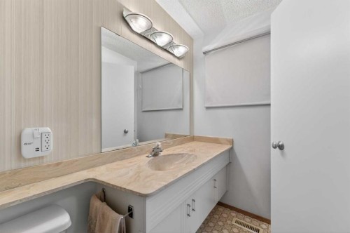 6451 70 Street Nw, Calgary, AB 