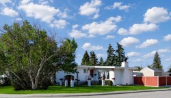 6451 70 Street NW Calgary, AB T3B 3J5