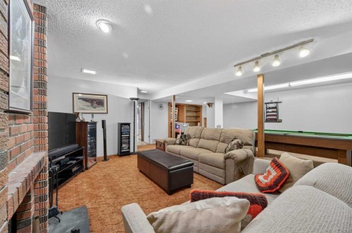 6451 70 Street Nw, Calgary, AB 