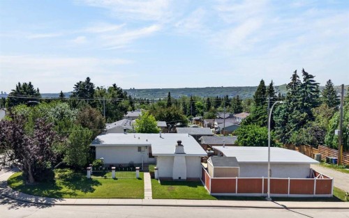 6451 70 Street Nw, Calgary, AB 