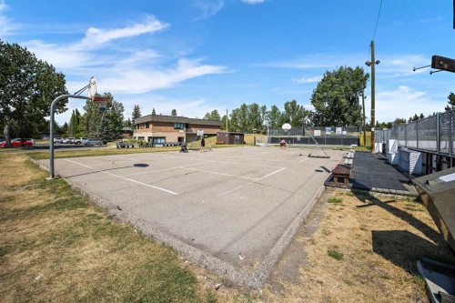 6451 70 Street Nw, Calgary, AB 
