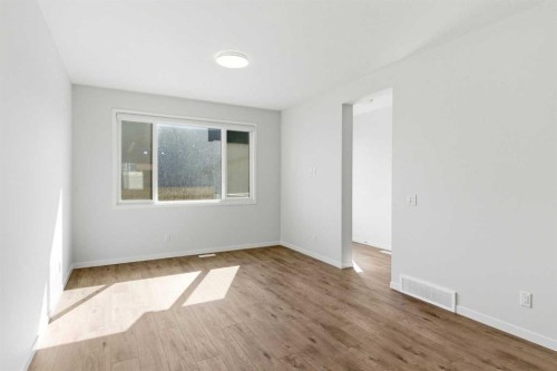 107 Royston Way Nw, Calgary, AB 