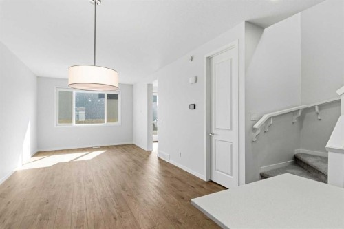 107 Royston Way Nw, Calgary, AB 