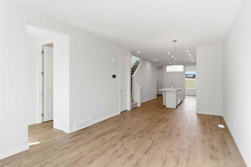107 Royston Way Nw, Calgary, AB 