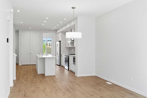 107 Royston Way Nw, Calgary, AB 