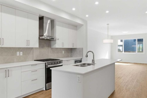 107 Royston Way Nw, Calgary, AB 