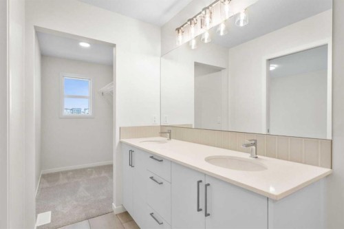 107 Royston Way Nw, Calgary, AB 