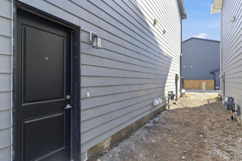 107 Royston Way Nw, Calgary, AB 