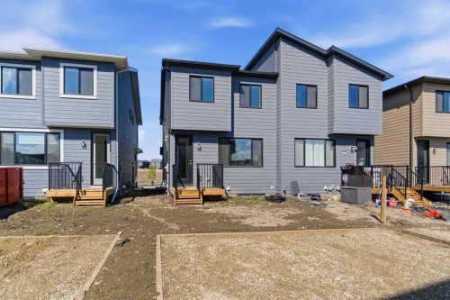 107 Royston Way Nw, Calgary, AB 