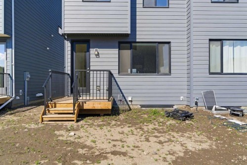 107 Royston Way Nw, Calgary, AB 