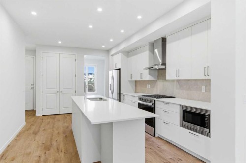 107 Royston Way Nw, Calgary, AB 