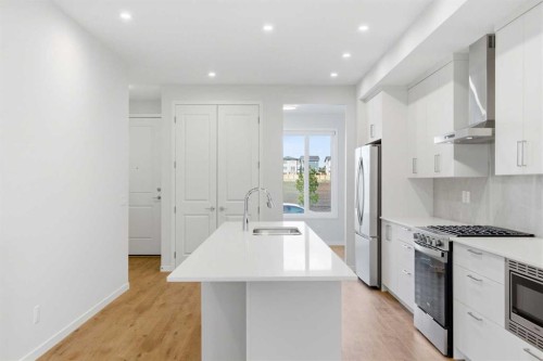 107 Royston Way Nw, Calgary, AB 