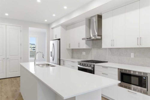 107 Royston Way Nw, Calgary, AB 