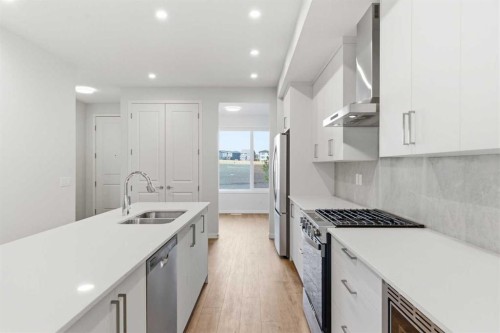 107 Royston Way Nw, Calgary, AB 