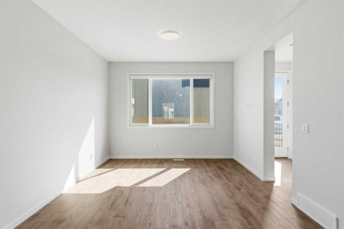 107 Royston Way Nw, Calgary, AB 