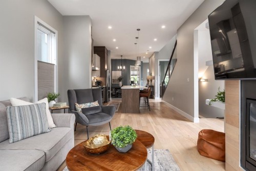4321 72 Street Nw, Calgary, AB 