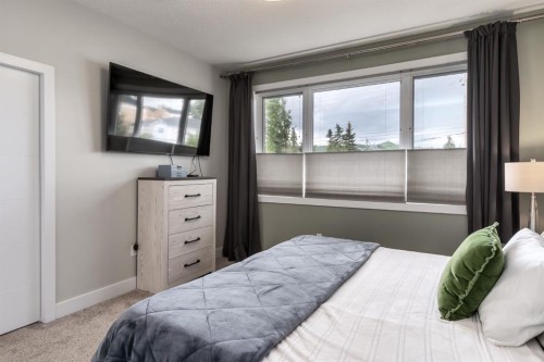 4321 72 Street Nw, Calgary, AB 