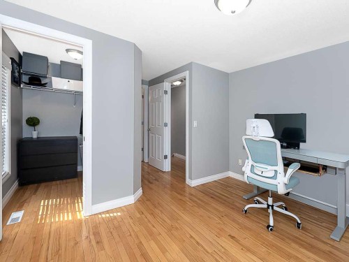 81 Somme Manor Sw, Calgary, AB 