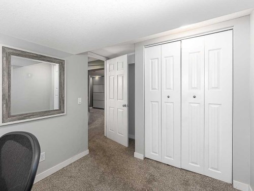 81 Somme Manor Sw, Calgary, AB 