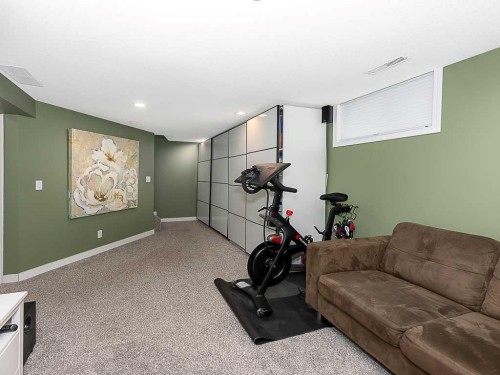 81 Somme Manor Sw, Calgary, AB 