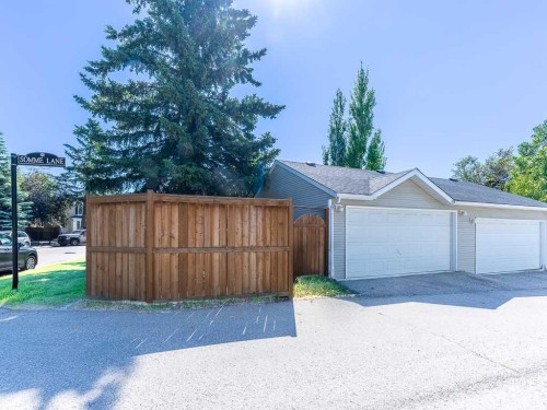 81 Somme Manor Sw, Calgary, AB 