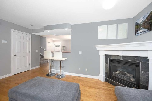 81 Somme Manor Sw, Calgary, AB 