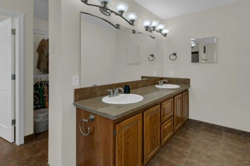161 Hillcrest Boulevard, Strathmore, AB 