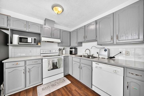 89 Bedford Manor Ne, Calgary, AB 