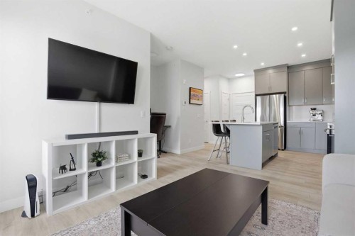 2405-2117 81 Street Sw, Calgary, AB - Indoor