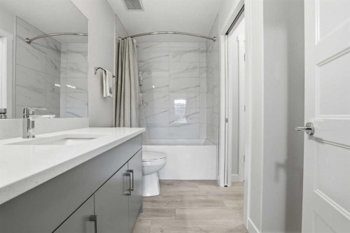 2405-2117 81 Street Sw, Calgary, AB - Indoor Photo Showing Bathroom