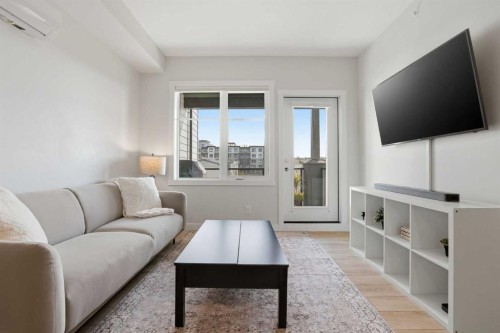 2405-2117 81 Street Sw, Calgary, AB - Indoor Photo Showing Living Room