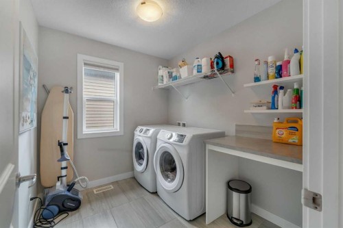 796 Coopers Crescent Sw, Airdrie, AB 