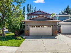 39 Deermoss Place SE Calgary, AB T2J 6P5